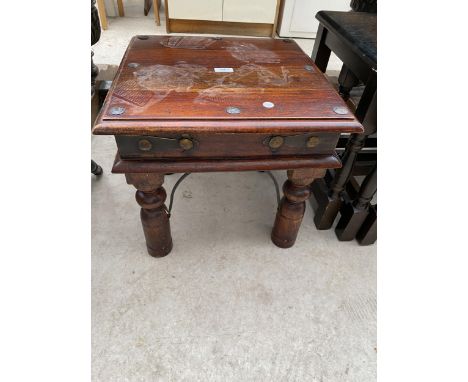 A HARDWOOD LAMP TABLE WITH METAL STUDS, 17.5" SQUARE 
