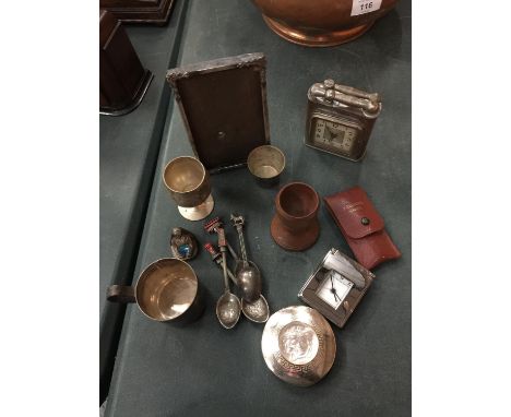 A QUANTITY OF COLLECTABLES TO INCLUDE, VINTAGE PICTURE FRAME, ALARM CLOCK, NOVELTY TOPPED SPOONS, PRUNING KNIFE, ETC 
