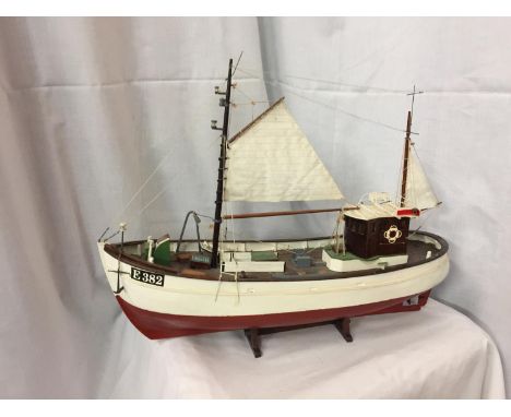 A MODEL BOAT - A BILLINGS MODELS FISHING BOAT 'MARY-ANN' BELIEVED 1:33 SCALE. APPROX DIMENSIONS - LENGTH 55 CM, HEIGHT 43 CM,