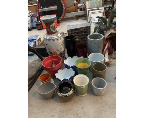 AN ASSORTMENT OF CERAMIC PLANTERS TO INCLUDE A LARGE ORIENTAL STYLE VASE ETC 