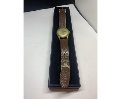 A VINTAGE SULLY SPECIAL 15 JEWEL AUTOMATIC WRIST WATCH WITH BROWN LEATHER STRAP IN A PRESENTATION BOX 