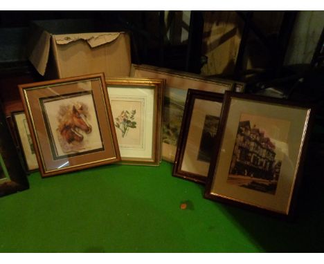A QUANTITY OF FRAMED PICTURES TO INCLUDE A 3D IMAGE OF A HORSE AND FOAL, FLOWERS, A VINTAGE STREET, ETC 