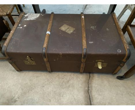 A FRED LARKIN (BRIGHTON) TRAVELLING TRUNK 