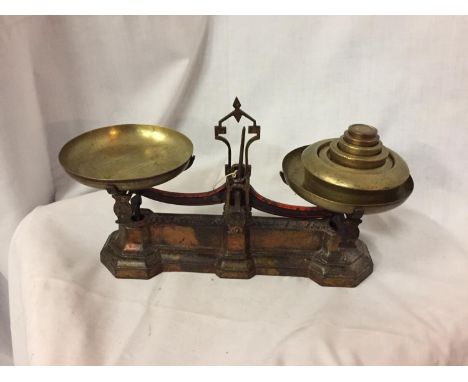 A SET OF CAST IRON VINTAGE AVERY SCALES WITH WEIGHTS AND MAKERS NAME 