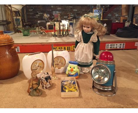 AN AMOUNT OF ITEMS TO INCLUDE A DOLL, VINTASGE LAMP, CHOKIN 24K GOLD VASES, FIGURES, ETC 