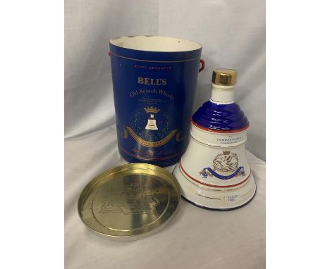 A BELL'S OLD SCOTCH WHISKY 1988 PRINCESS BEATRICE ROYAL DECANTER IN DECORATIVE LIDDED BARREL 43% VOL, 75CL 