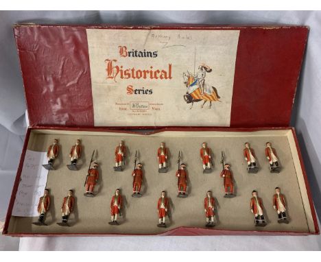 A BOXED BRITIANS ATTENDANTS TO THE STATE COACH EIGHTEEN PIECE MODEL SOLDIER SET -  NUMBER 1475, BELIEVED 1937-41 VINTAGE 