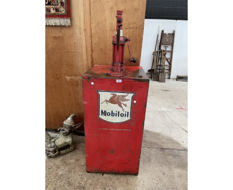 A VINTAGE MOBILOIL MANUAL HAND PUMP OIL DISPENSOR TANK 