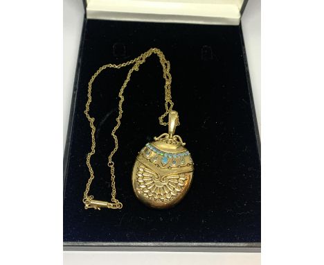 A 9 CARAT GOLD WINDOW LOCKET SET WITH OPALS (GLASS A/F) GROSS WEIGHT 20.6 GRAMS CHAIN LENGTH 46CM LOCKET LENGTH APPROXIMATELY