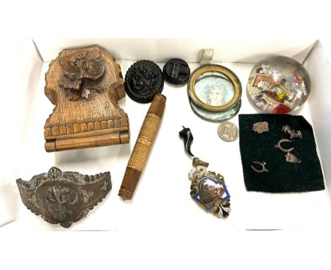 Tray of assorted collectable pieces to include wooden clock frame, antique paperweight etc 
