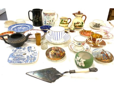 Large selection of miscellaneous to include crown devon, cups and saucers, jugs, coal port etc 