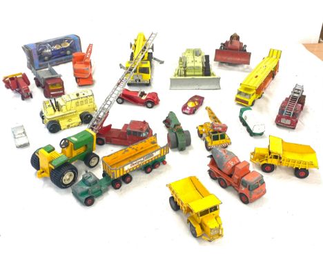 Large selection of vintage die cast cars includes Matchbox, Corgi etc 