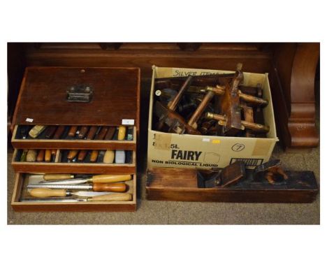 Selection of vintage wood working tools to include: chest of three drawers fitted assorted chisels, files, gauges etc, large 