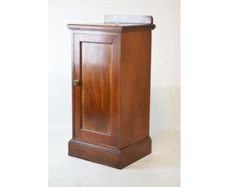 Edwardian mahogany bedside cabinet or pot cupboard with single door enclosing shelf, on plinth base   Condition: 