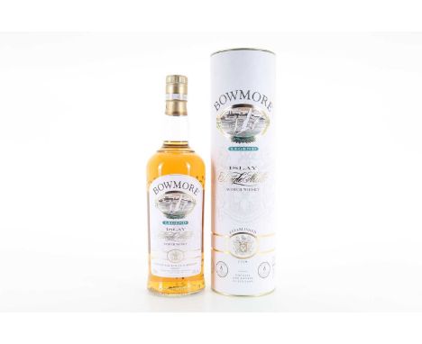 BOWMORE LEGEND ISLAY SINGLE MALT  40% ABV / 70cl  Sat on the picturesque shore of Loch Indaal, Bowmore is a distillery steepe