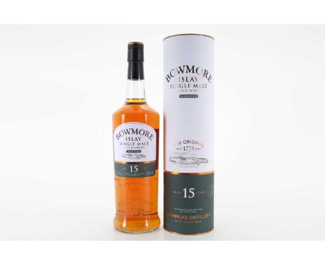 BOWMORE 15 YEAR OLD MARINER 1L ISLAY SINGLE MALT  43% ABV / 1L  Sat on the picturesque shore of Loch Indaal, Bowmore is a dis