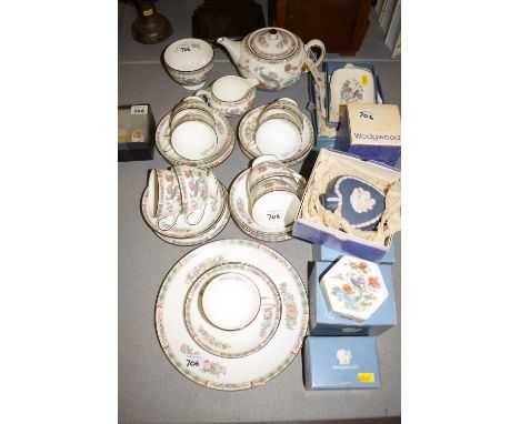 A quantity of Wedgwood trinket dishes; boxes; etc., in original boxes; together with a Wedgwood part tea set decorated a phea