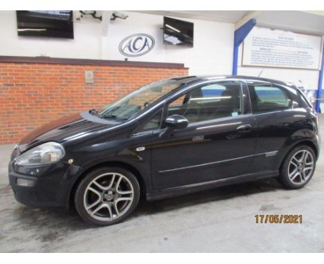 Make &amp; Model: Fiat Punto Evo SportingDate of Reg: LV60 TPUColour: Blackcc: 1598MoT: 28-01-2022Fuel Type: DIESELMileage: 1