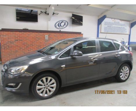 Make &amp; Model: Vauxhall Astra SEDate of Reg: DS62 LLWColour: Greycc: 1598MoT: 01-10-2021Fuel Type: PETROLMileage: 83kTrans