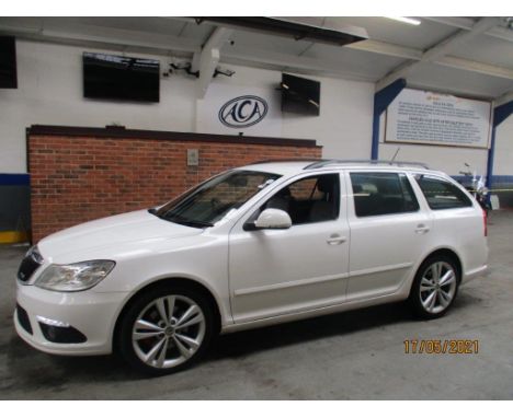 Make &amp; Model: Skoda Octavia VRS TDI CRDate of Reg: YN11 FPCColour: Whitecc: 1968MoT: 29-05-2021Fuel Type: DIESELMileage: 