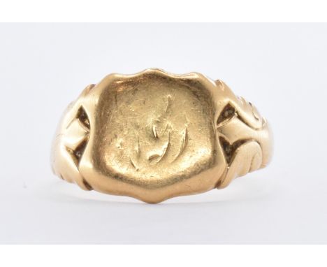 An 18ct gold signet ring having an armorial crest to the head. Marked 18 to the back of the head. Split to the band. Weight 6