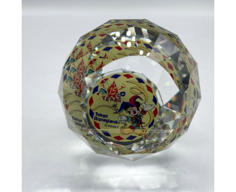 Faceted crystal polygon designed with bright coloration of Tokyo's 15-year anniversary. Swarovski and Disney mark. This item 