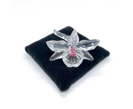 Part of the Exquisite Accents collection. A clear crystal flower with a dark rose-pink crystal center. Also includes a small 