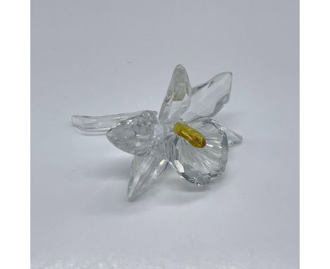 Part of the Exquisite Accents collection. A clear crystal flower with a citron-yellow crystal center. Swarovski swan mark. Th