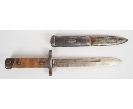Italian 1938 pattern Mannlicher short rifle bayonet with wooden grips, a 17.5cm fullered blade and scabbard PLEASE NOTE:- Bef