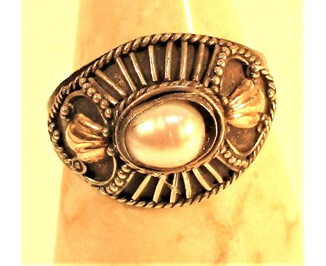 Balinese fine 925 silver ring with gold wash and pearl. 