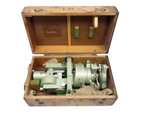 Vickers Instruments England Cooke V22 surveyor's theodolite, No.V.221387, with green enamelled body H32cm; in fitted wooden c