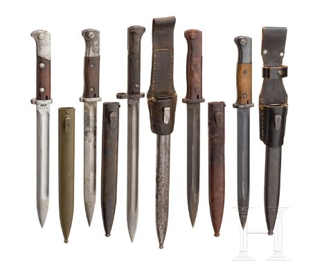 Fünf Mauser-Bajonette  Ein polnisches Bajonett wz 24, gestempelt "Perkun" und ein tschechisches Bajonett vz 24 mit brünierter