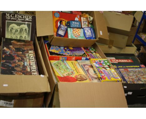 Large collection of board games and jigsaws to include J.W. Spear Scrabble, Spear's Games Mindtrap, Arrow Games The New Aveng