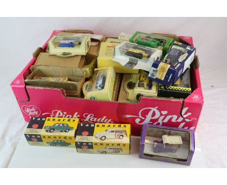 40 + Boxed diecast models to include Corgi featuring D957 Morris 1000 Van, VA10005 Cream Traveller, CAS21002 Lichen green 100