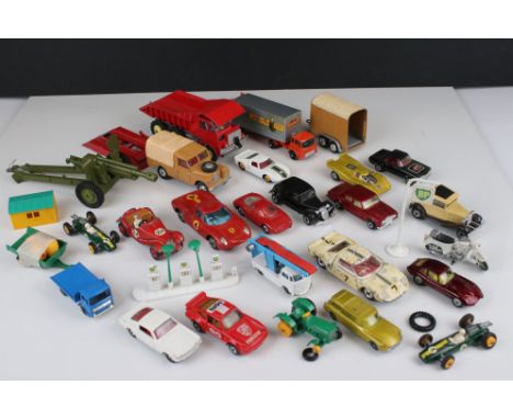 Around 25 vintage diecast model to include Matchbox, Corgi and Dinky, various models, showing some play wear 
