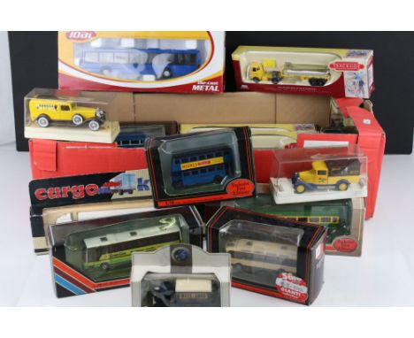 15 x Boxed and cased diecast models to include 6 x Lledo featuring 6109 1920 Model T Ford Van, DG150000 Foden S21 with Flatbe