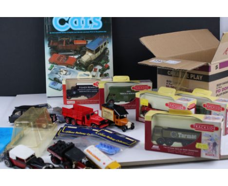 10 x Boxed diecast models to include 9 x Lledo diecast models to include Days Gone Vanguard 58000 1950 Morris Z Van, 7 x Trac