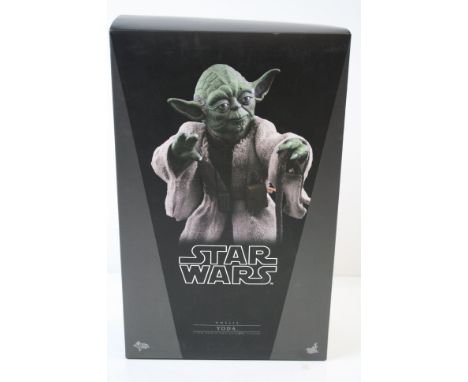 Boxed Hot Toys Movie Masterpiece 1/6 scale Star Wars Yoda MMS369 figure, complete and excellent 