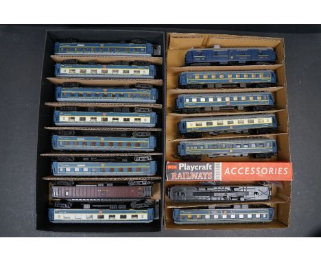 15 Continental HO gauge items of rolling stock featuring Jouef and Lima featuring Jouef SNCF Post Van, a couple with bogies 