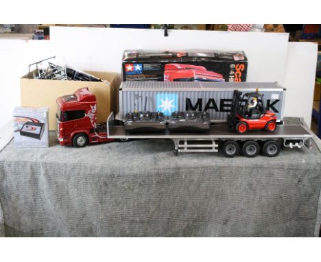 Highline remote control tractor truck with 40ft semi trailer container with Maersk livery together with a remote control Cars