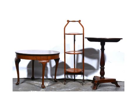 Victorian mahogany tripod table, circular top, turned column, incurved base, diameter 49cm, height 66cm, a coffee table and a