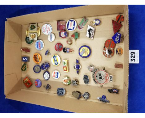 QUANTITY OF MOSTLY VINTAGE MOTORING BADGES 