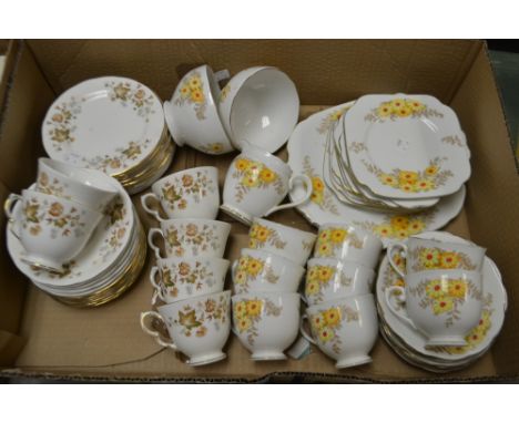 A Roslyn Bone China Bracken pattern eight setting tea set; another Colcough (2) 