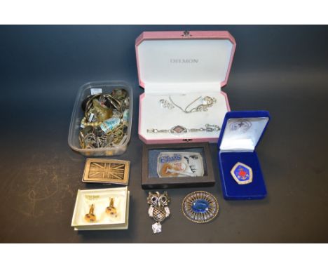 Jewellery- silver, Elvis buckle, brooches, rings etc. 