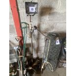 Various workshop lights. SUBJECT TO VAT