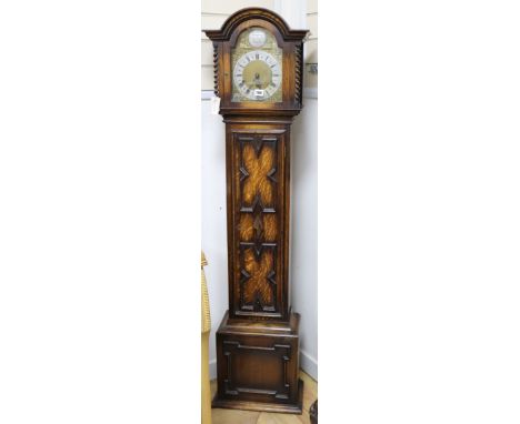 An oak grandmother clock H.163cm