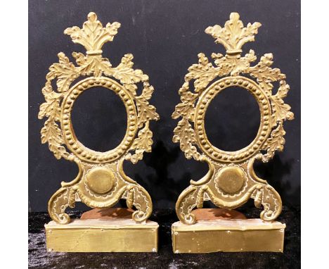 Paar kleine Wandblaker, dünnes Bronzeblech über Holz, ornamentale Rahmungen, Altersspuren, H. 24,5 cm. Pair of small wall bla