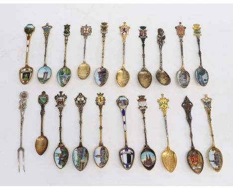Diverse alte Sammlerlöffel, Andenkenlöffel, Städtelöffel, teils alt, mind. 800er Silber, eine Gabel, Altersspuren, 288 g. Var
