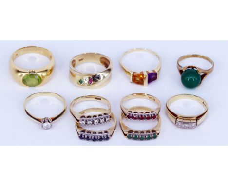 Konvolut von 10 Ringen: Ring mit Peridot, RG62, 750er GG, 9,2 g; 9 Ringe, 585er GG, zus. 34,63 g, darunter Ring mit Diamant, 