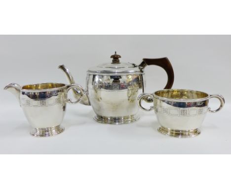 George V silver three piece teaset comprising teapot, milk jug and sugar bowl, makers mark for Edward &amp; Sons, London 1927